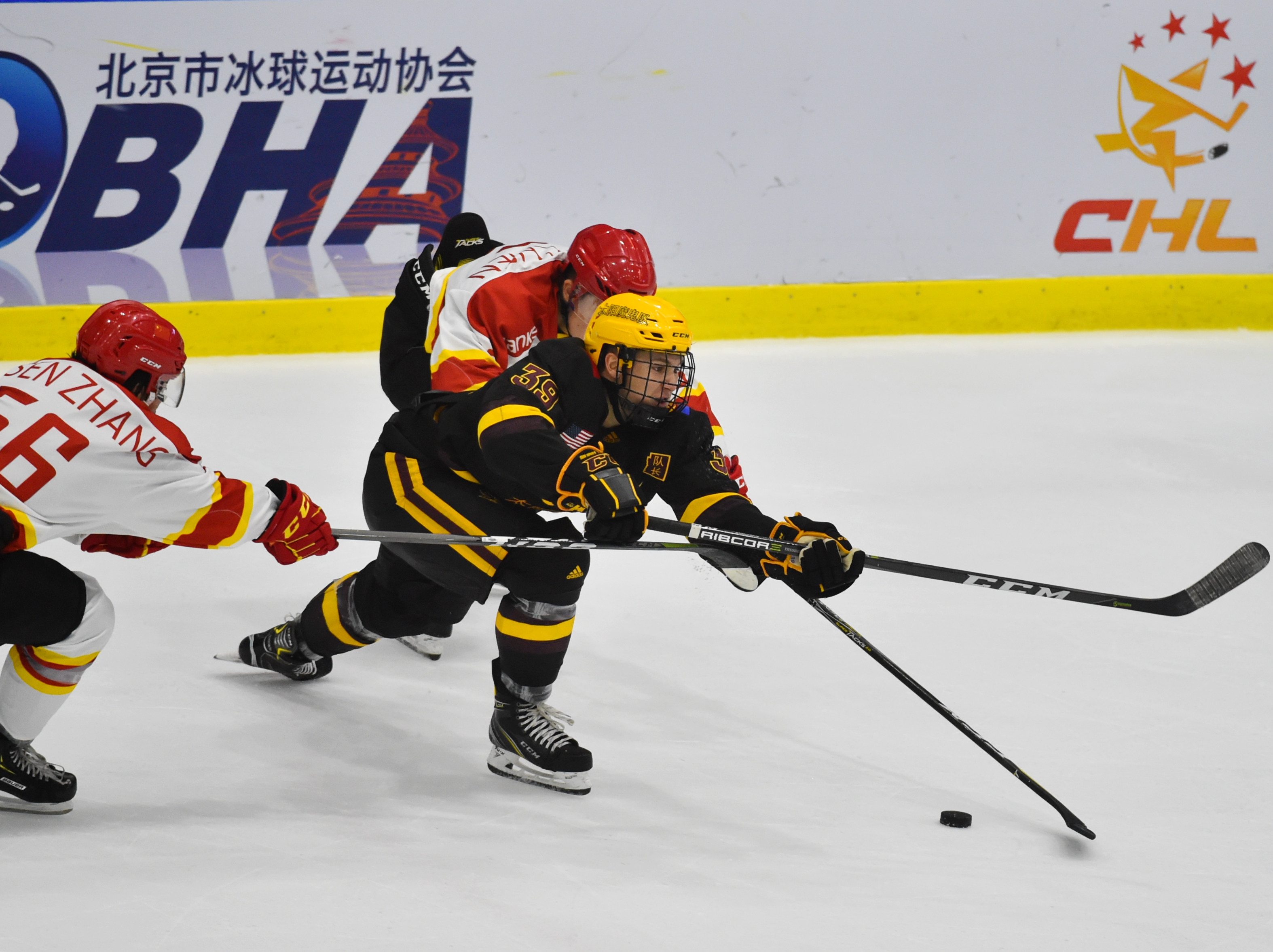 技术流与激情碰撞,冰球决赛再创新高 技术流与激情碰撞,冰球决赛再创新高