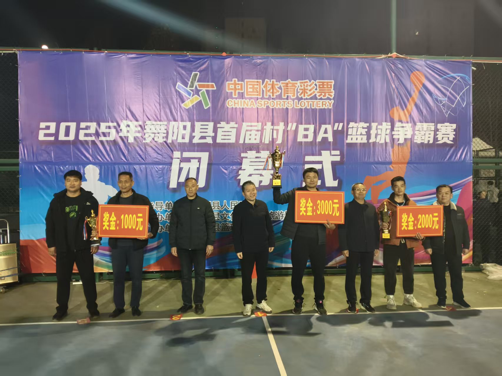 球员们团结一心,全力以赴展现出顽强斗志 球员们团结一心,全力以赴展现出顽强斗志