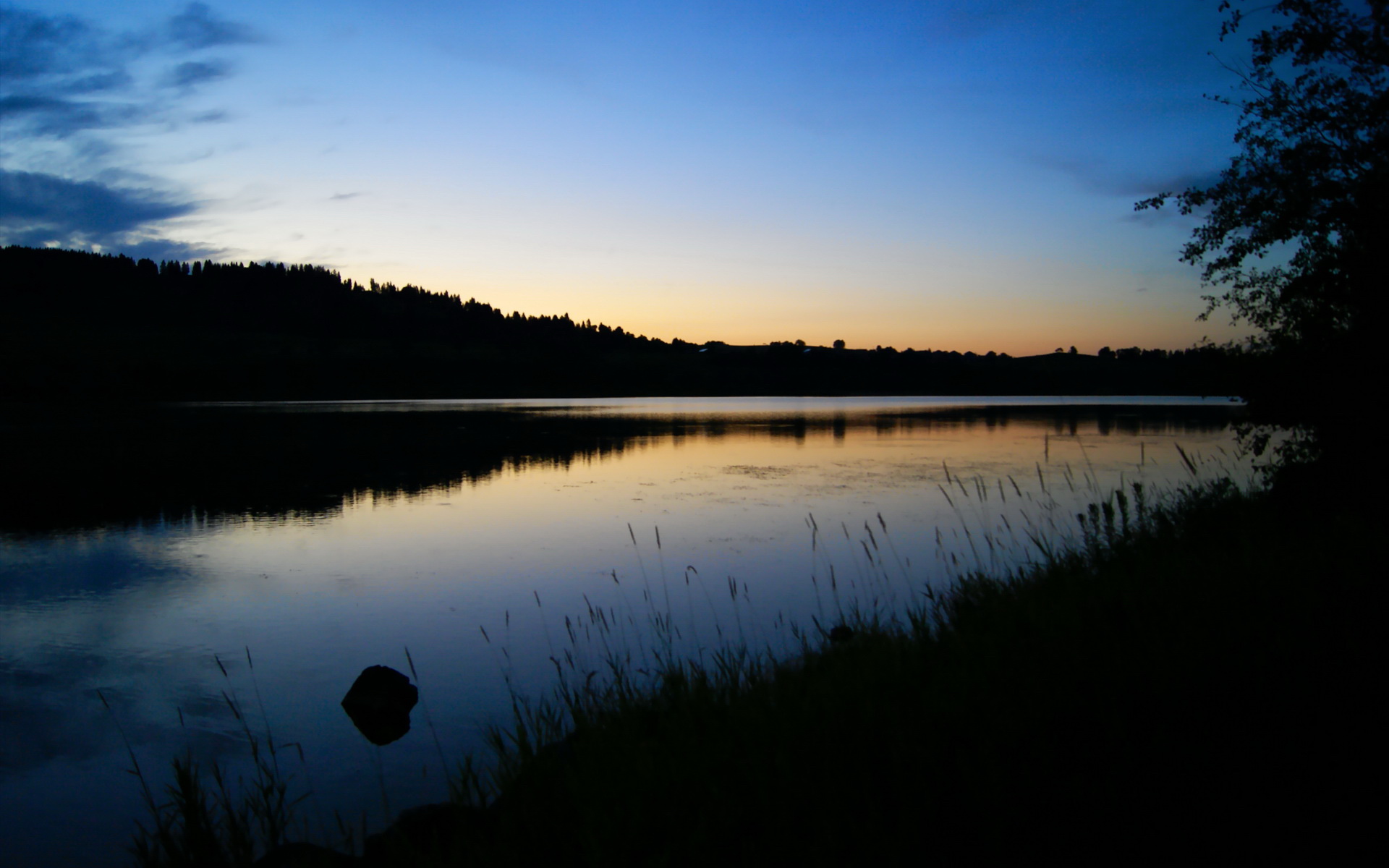 阿森纳鏖战巴萨，苏亚雷斯万钧铁骨下的幽灵之舞