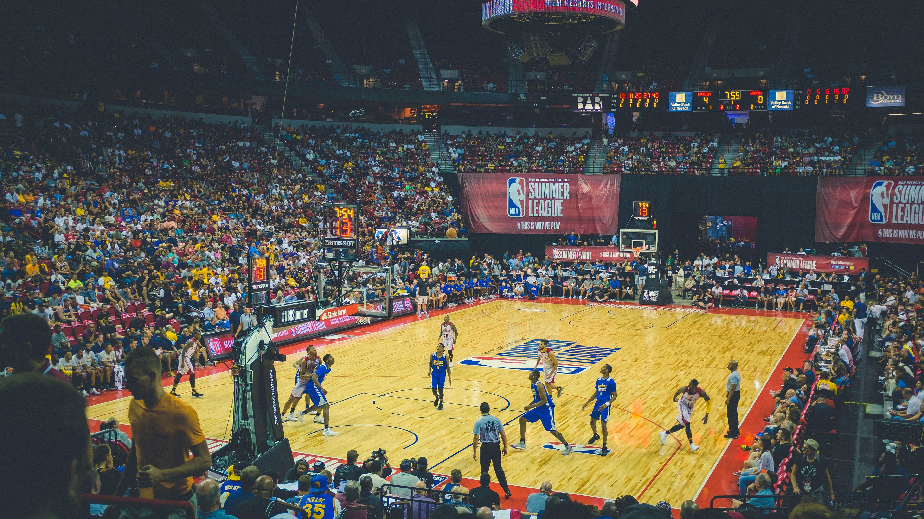 共振胜利,当亚特兰大战神遇见NBA总决赛的足球幽灵