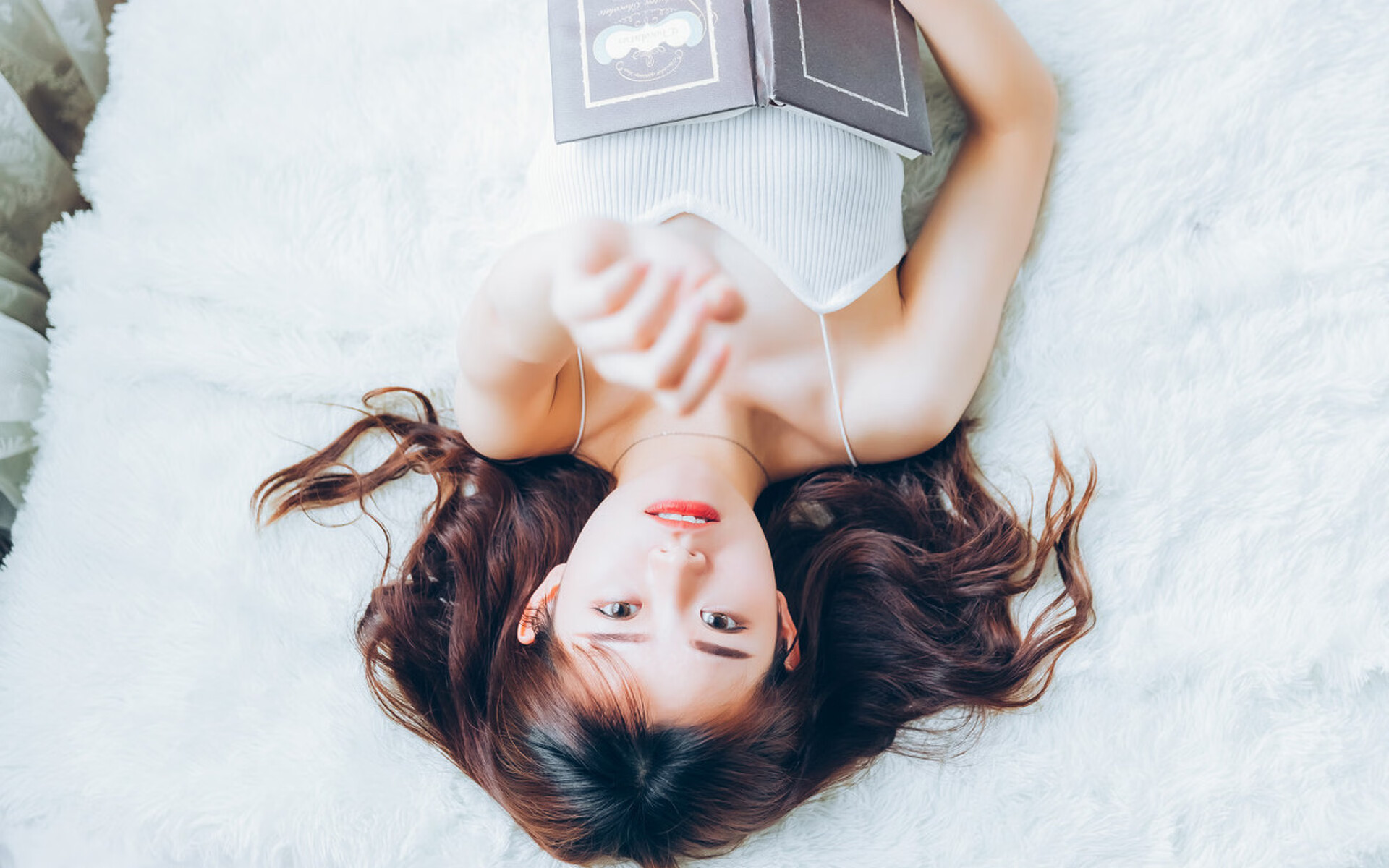 爱游戏入口-绝杀音符！贝恩终场绝杀助湖人险胜深圳，强劲实力锁定胜局