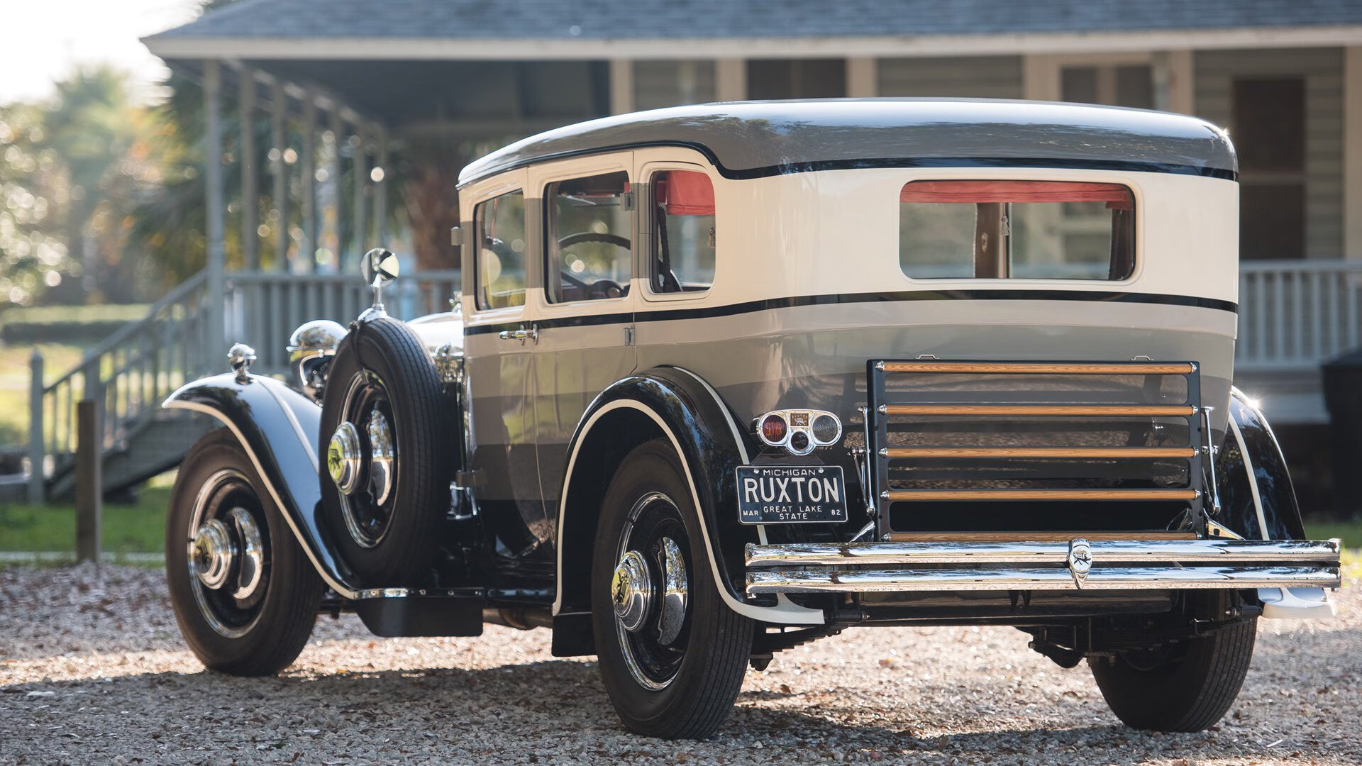 绿茵烽火，佛罗伦萨硬仗取胜阿尔及利亚，卢卡库点燃赛场传奇